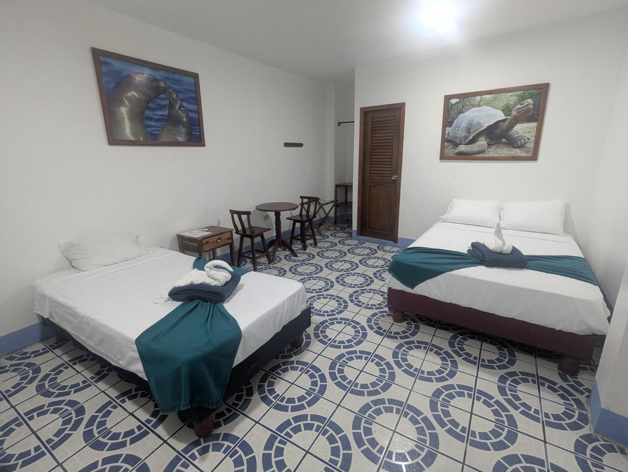 Hostal Gardner Puerto Ayora  Exteriör bild
